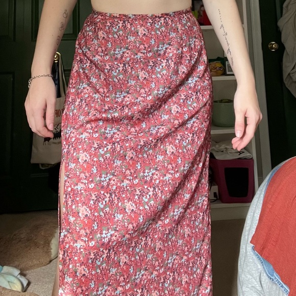 Floral Twik long skirt from Simons, size L - Picture 2 of 3